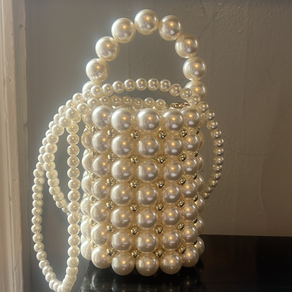 Pearl bucket shoulder bag